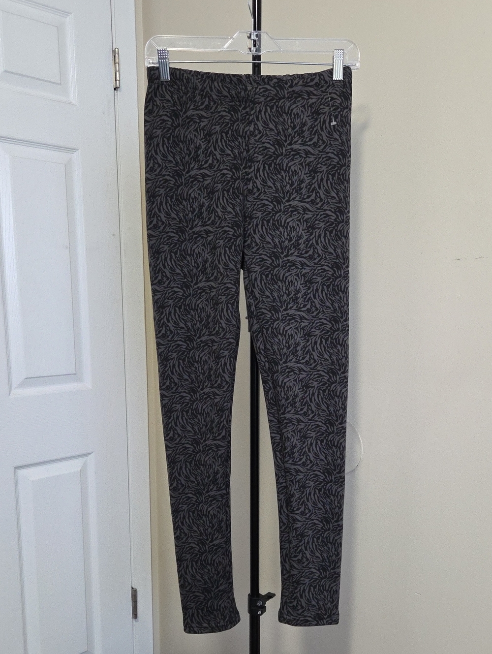 Just Cozy Women's Dark Gray Patterned High-Rise Leggings